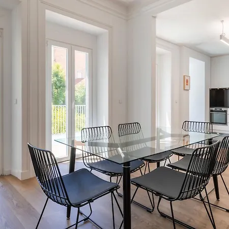 Hidden Oasis With Pool By Lovelystay Lägenhet