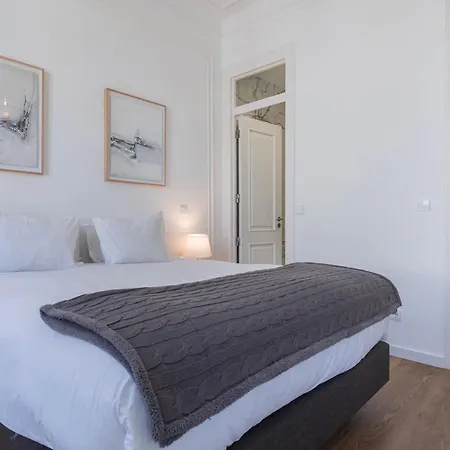 Hidden Oasis With Pool By Lovelystay Lägenhet