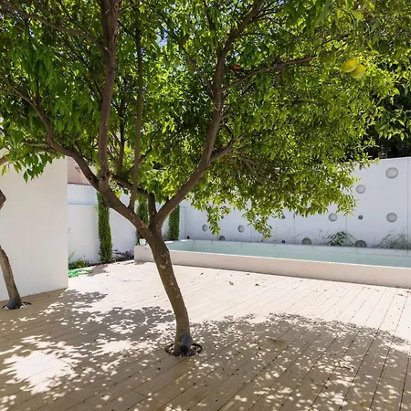 Hidden Oasis With Pool By Lovelystay Lägenhet *